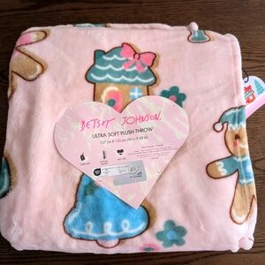 NEW Betsey Johnson Christmas Gingerbread cookies Plush Throw Blanket